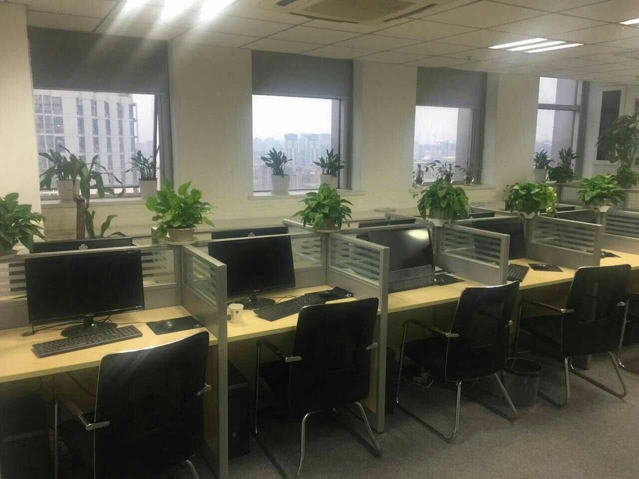 南京泓聚慧豐商務信息咨詢 專業(yè)與智慧并重的企業(yè)服務伙伴